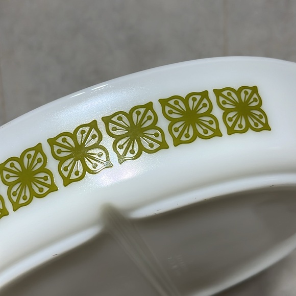 Pyrex 1 1/2 quart divided dish verde green square flower no lid - Picture 4 of 8